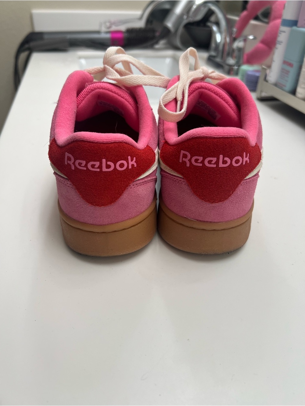 Reebok Women's Pink Suede Sneaker with Gum Sole size 8 worn once - Picture 5 of 7
